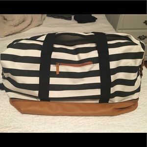 “weekender” bag with shoe compartment